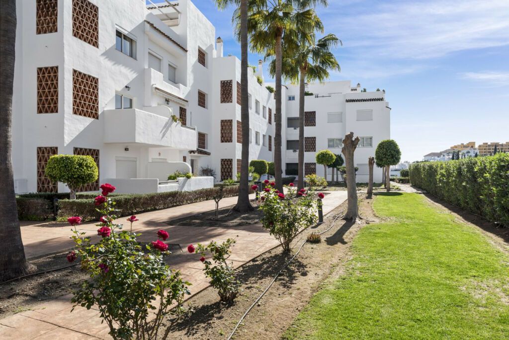 Ground Floor Apartment Estepona Málaga - image 38