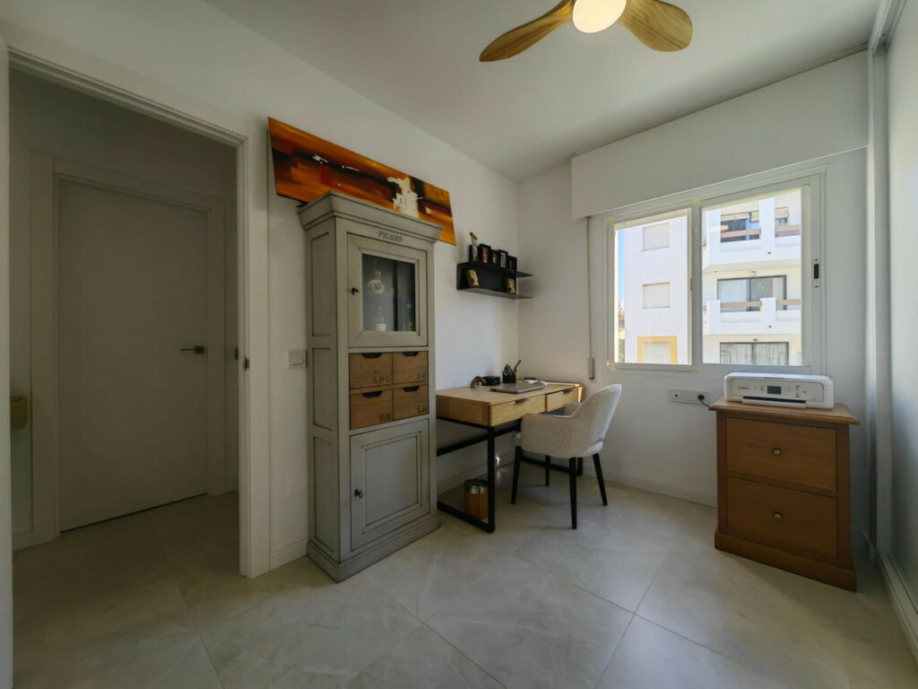 Middle Floor Apartment Estepona Málaga - image 39
