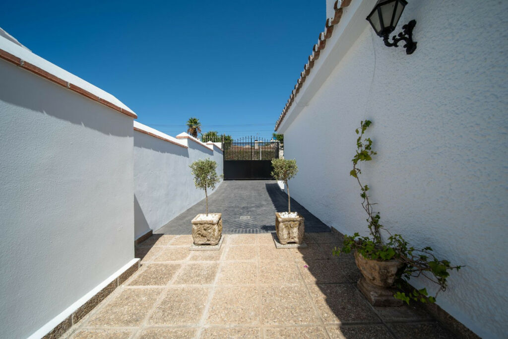 Detached Villa Fuengirola Málaga - image 39