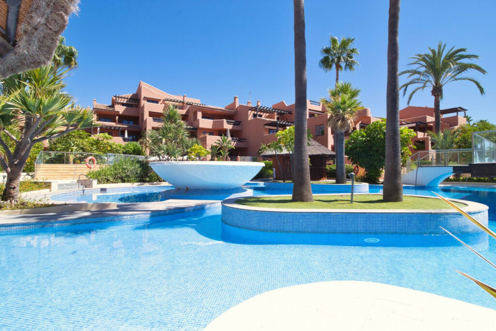 Middle Floor Apartment Estepona Málaga - image 39