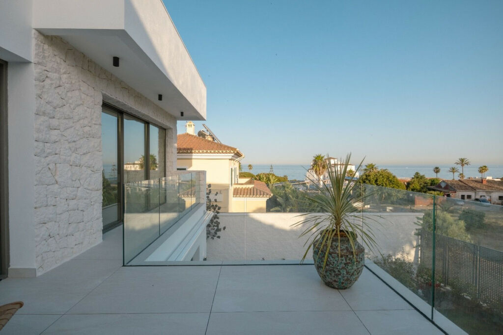Detached Villa Estepona Málaga - image 39