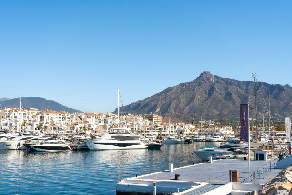 Middle Floor Apartment Puerto Banús Málaga - image 39