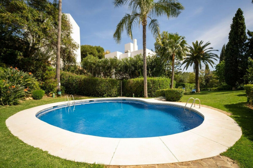 Townhouse Nagüeles Málaga - image 39