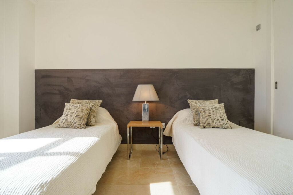 Middle Floor Apartment Benahavís Málaga - image 39