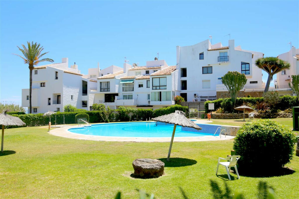 Semi-Detached House Estepona Málaga - image 4