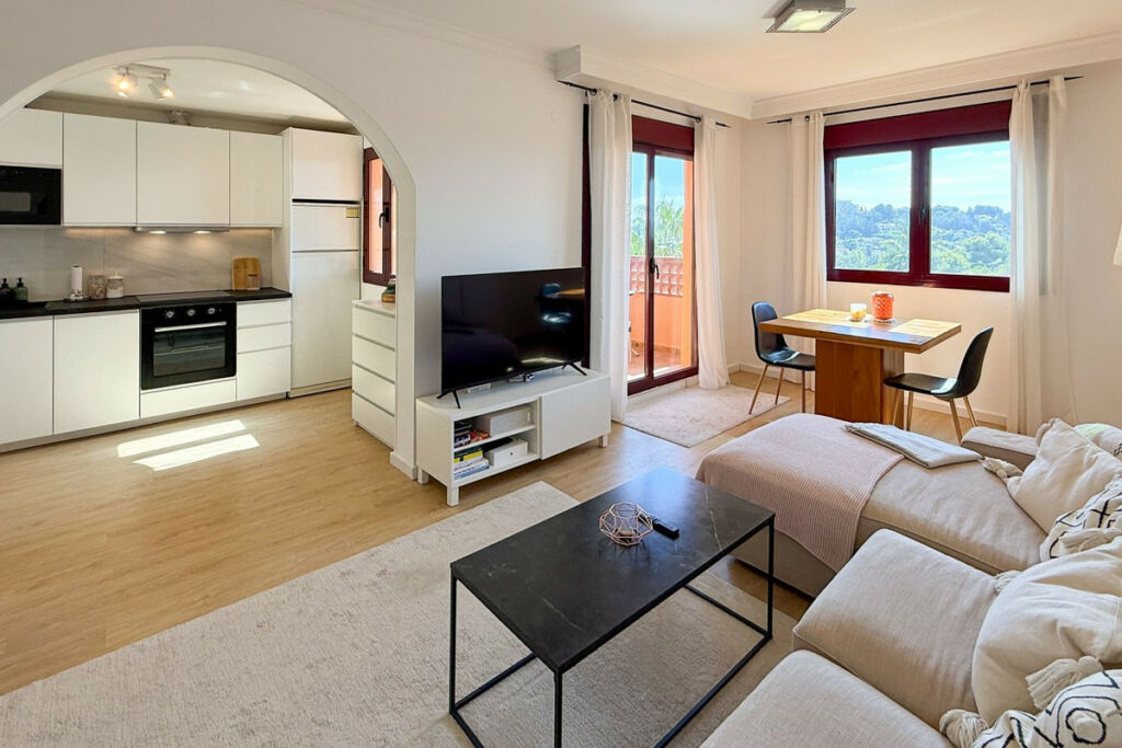 Top Floor Apartment El Paraiso Málaga - image 4