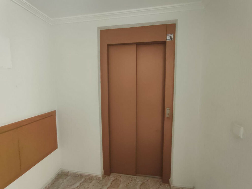 Middle Floor Apartment Torrevieja Alicante - image 4