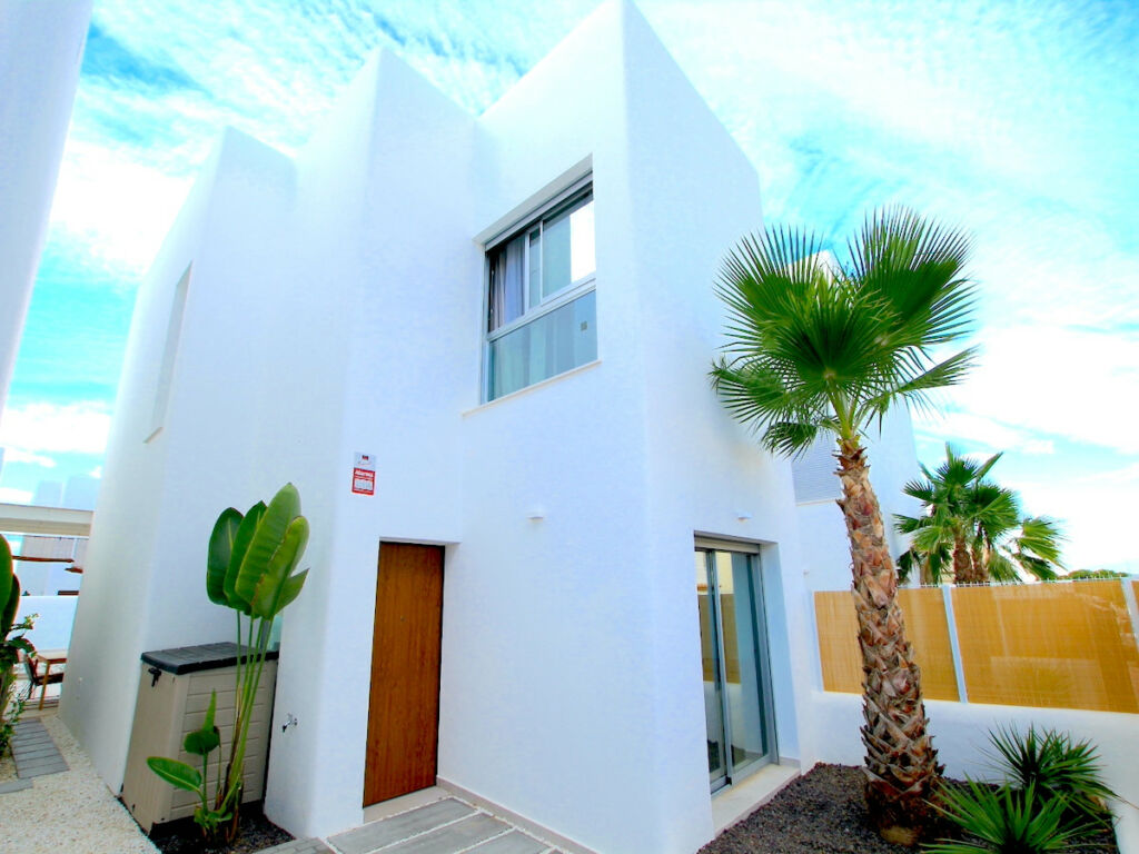 Detached Villa La Marina Alicante - image 4
