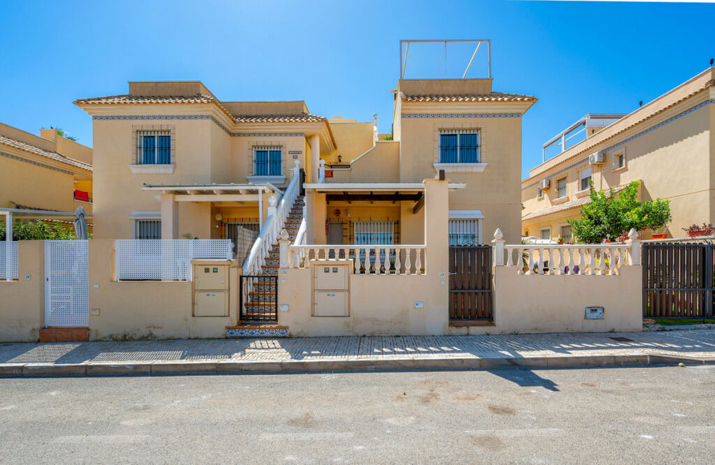 Penthouse Villamartin Alicante - image 4