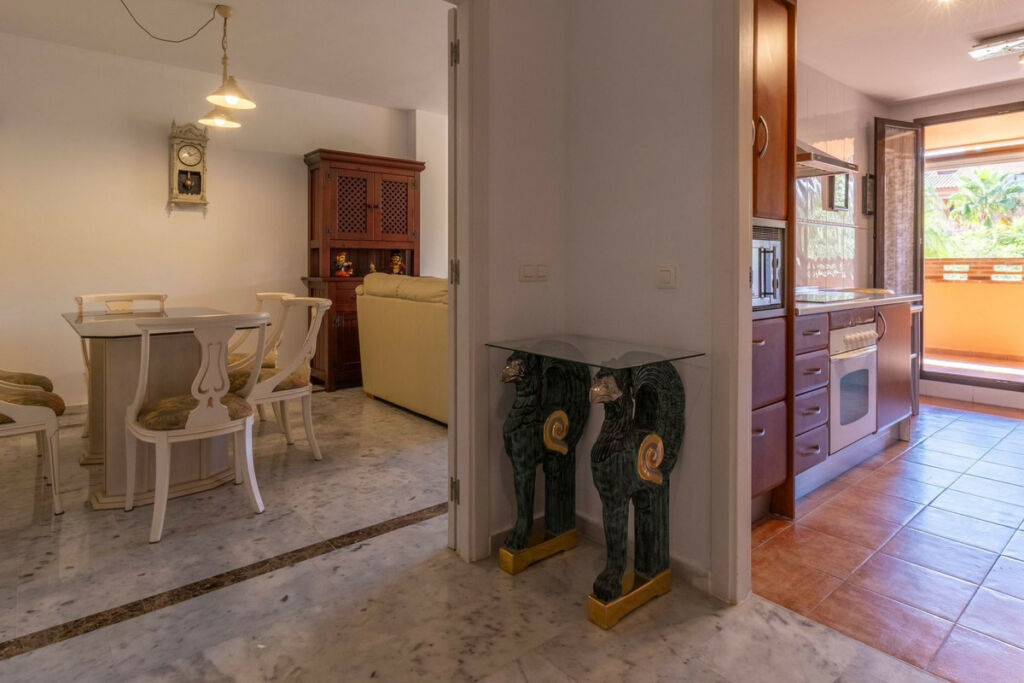 Middle Floor Apartment The Golden Mile Málaga - image 4