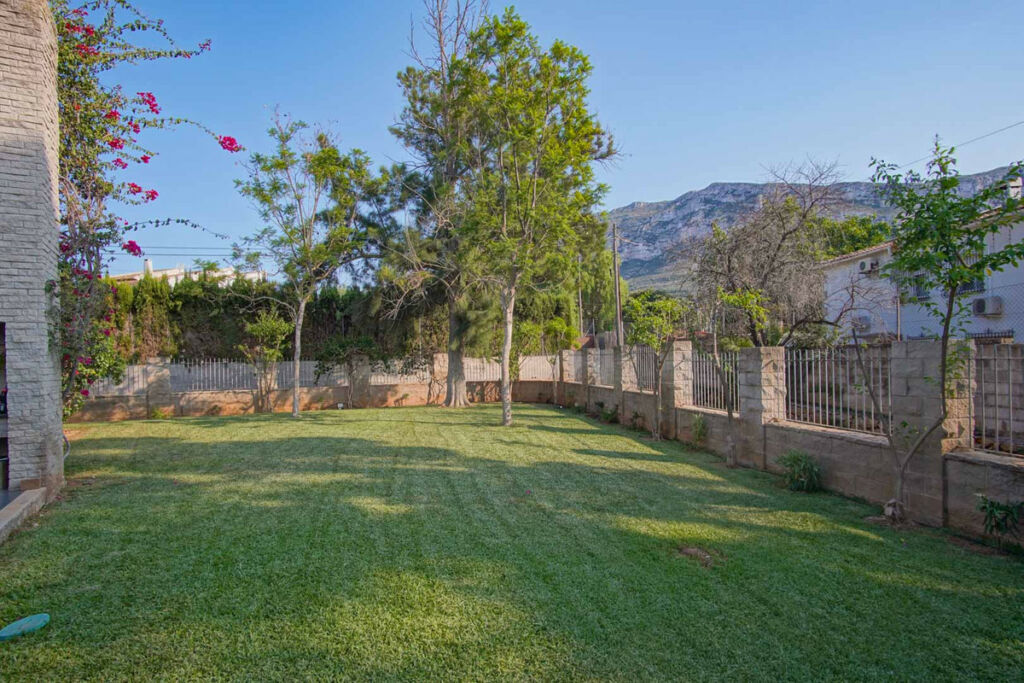 Detached Villa Denia Alicante - image 4