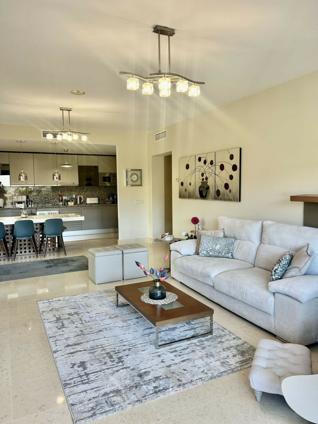 Middle Floor Apartment Benahavís Málaga - image 4