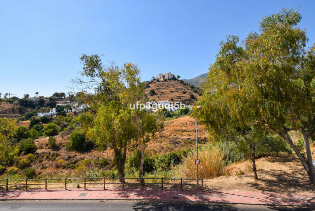 Top Floor Apartment Torrequebrada Málaga - image 4
