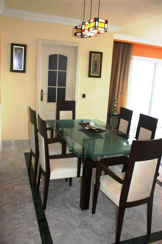 Middle Floor Apartment Puerto Banús Málaga - image 4