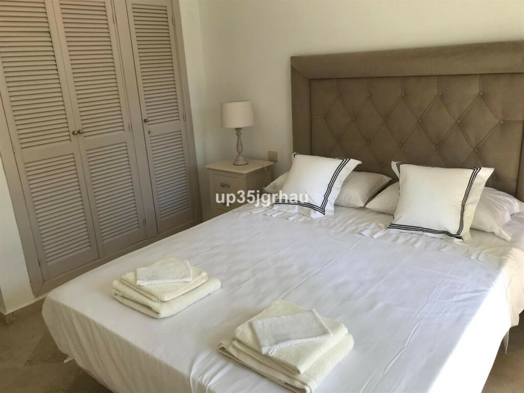 Middle Floor Apartment Estepona Málaga - image 8