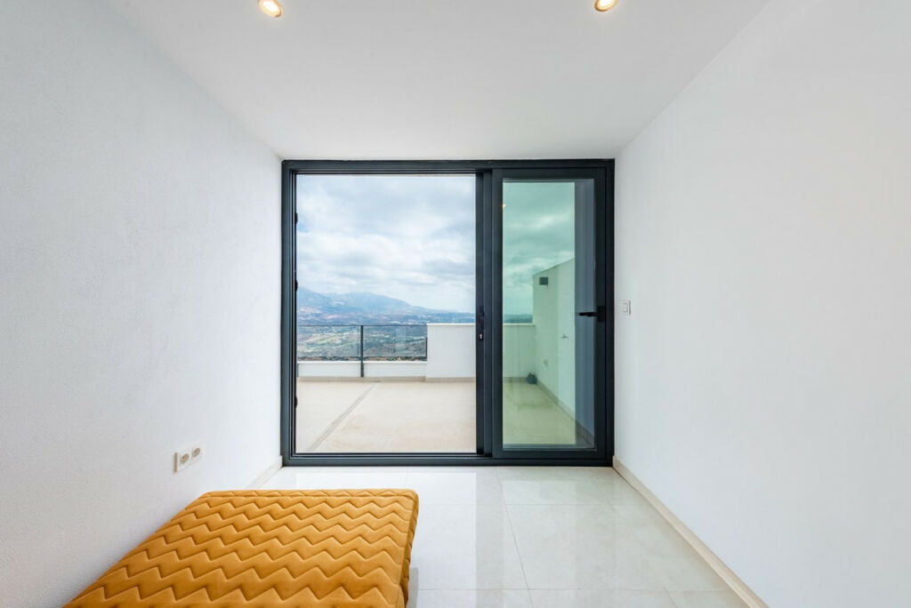 Townhouse La Mairena Málaga - image 4