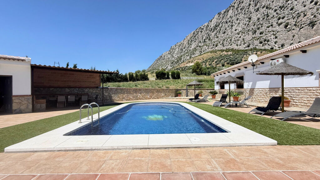 Detached Villa Valle de Abdalajis Málaga - image 4