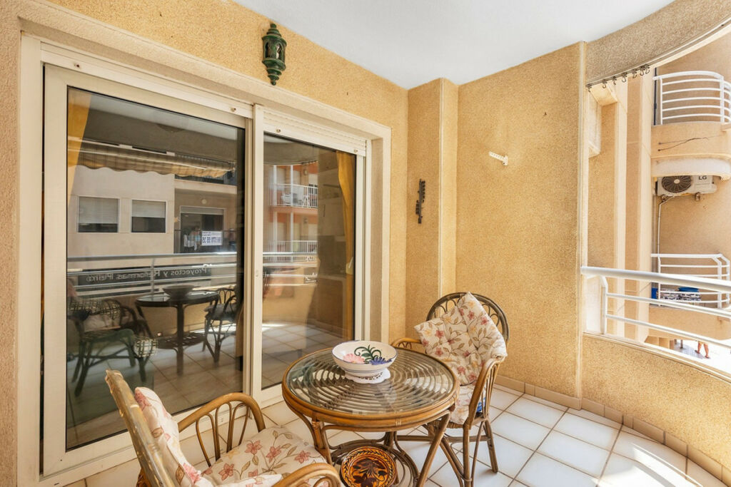 Middle Floor Apartment La Mata Alicante - image 4