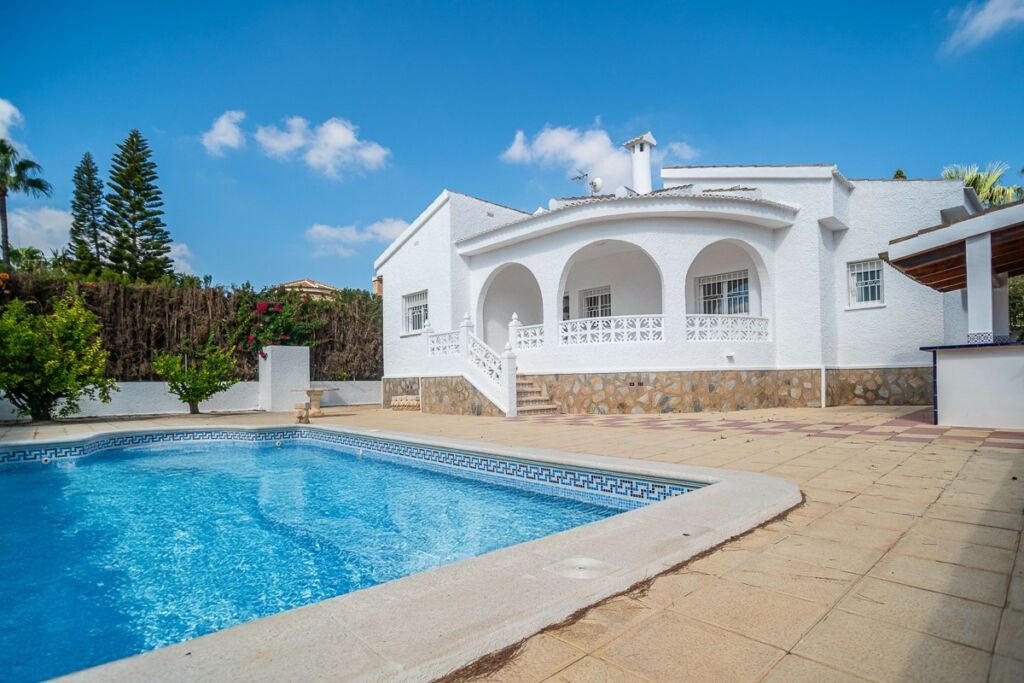 Detached Villa Ciudad Quesada Alicante - image 4