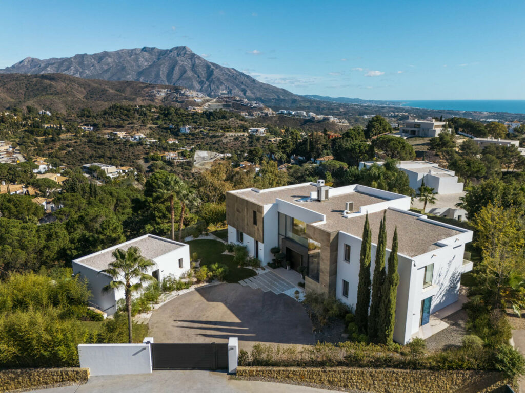 Detached Villa Benahavís Málaga - image 4