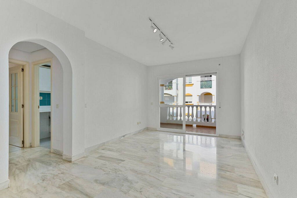 Middle Floor Studio Marbella Málaga - image 4