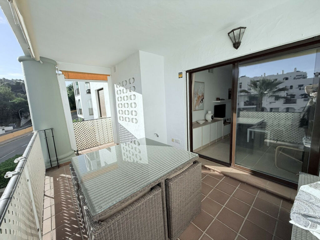 Middle Floor Apartment La Duquesa Málaga - image 4