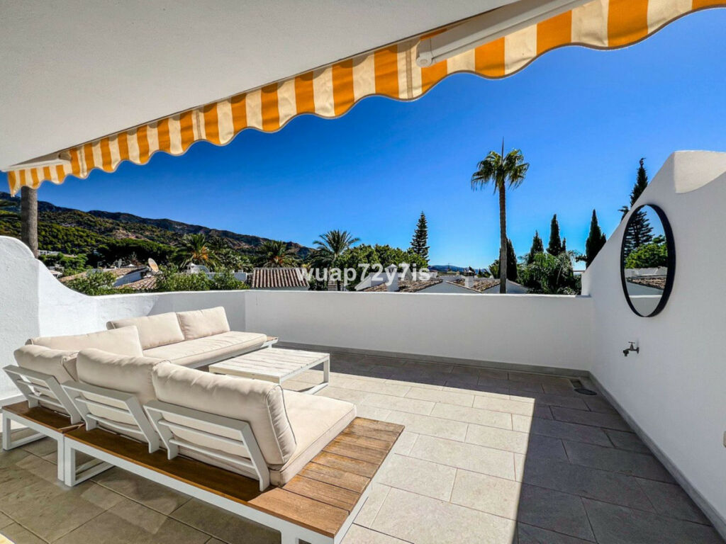 Townhouse Sierra Blanca Málaga - image 10