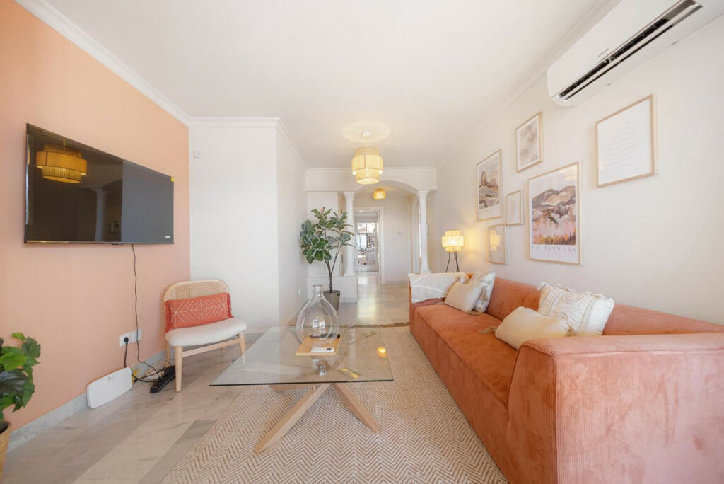 Middle Floor Apartment Nueva Andalucía Málaga - image 4