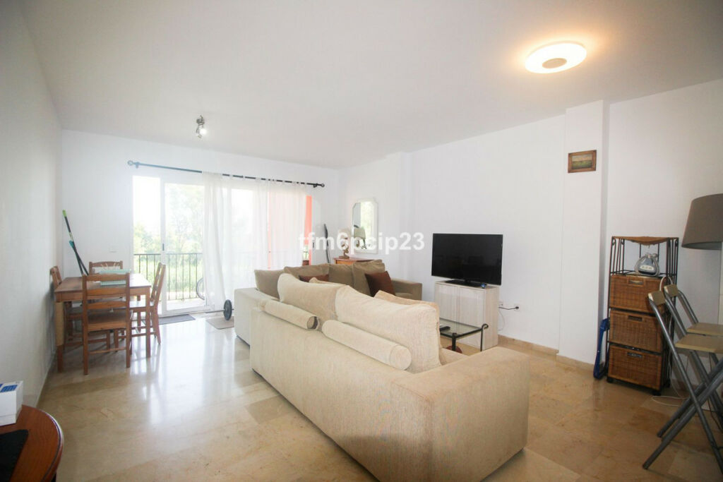 Middle Floor Apartment La Duquesa Málaga - image 4