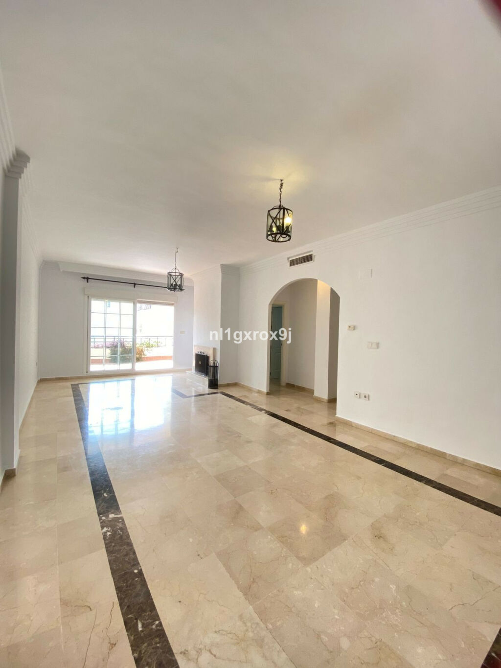 Middle Floor Apartment Nueva Andalucía Málaga - image 3