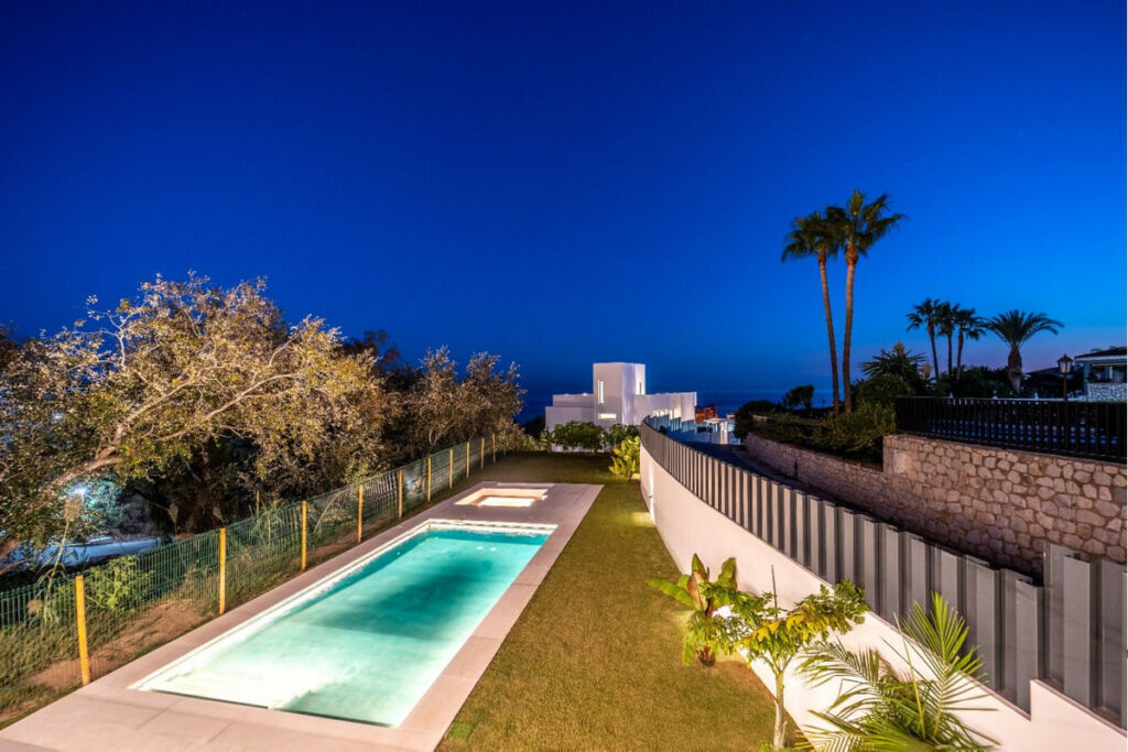 Detached Villa La Capellania Málaga - image 4