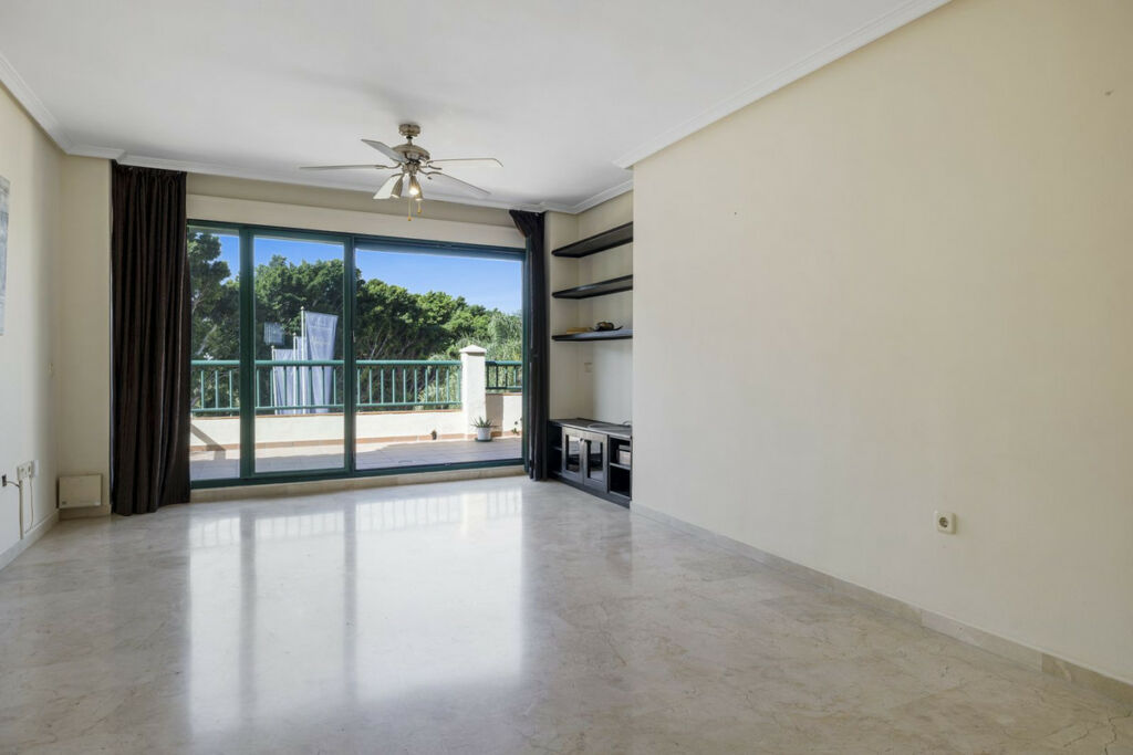 Ground Floor Apartment Torrequebrada Málaga - image 4