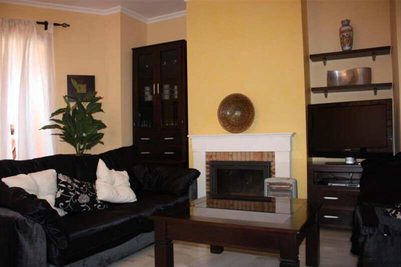 Middle Floor Apartment New Golden Mile Málaga - image 4