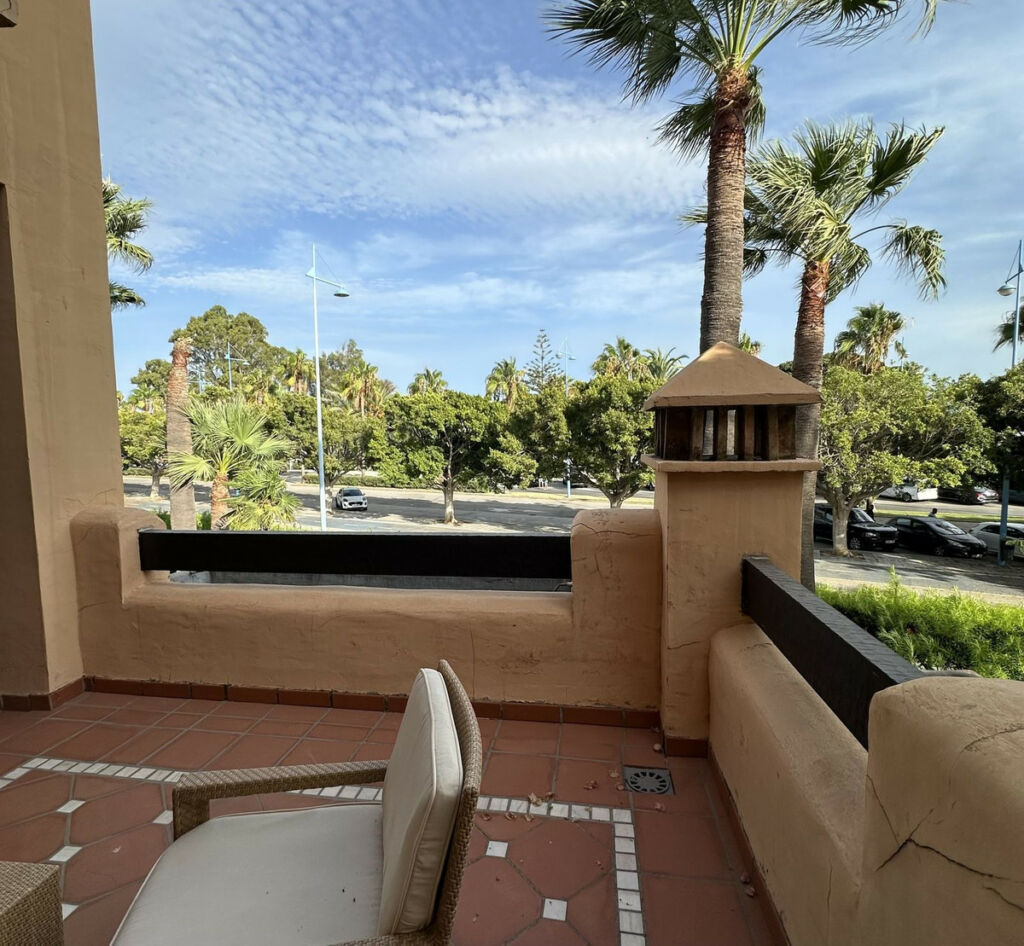 Middle Floor Apartment San Pedro de Alcántara Málaga - image 4