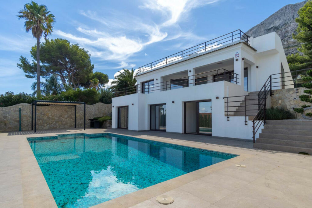 Detached Villa Denia Alicante - image 4