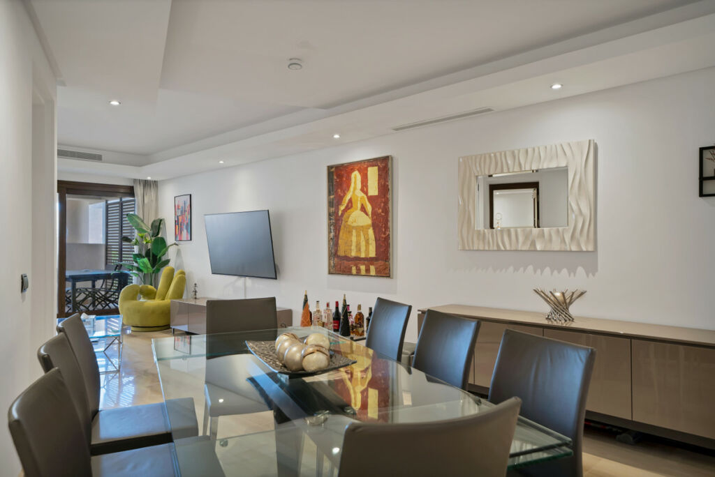 Middle Floor Apartment Estepona Málaga - image 4