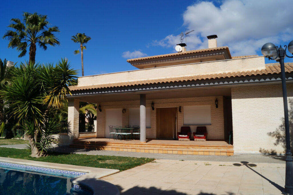 Detached Villa Elda Alicante - image 4
