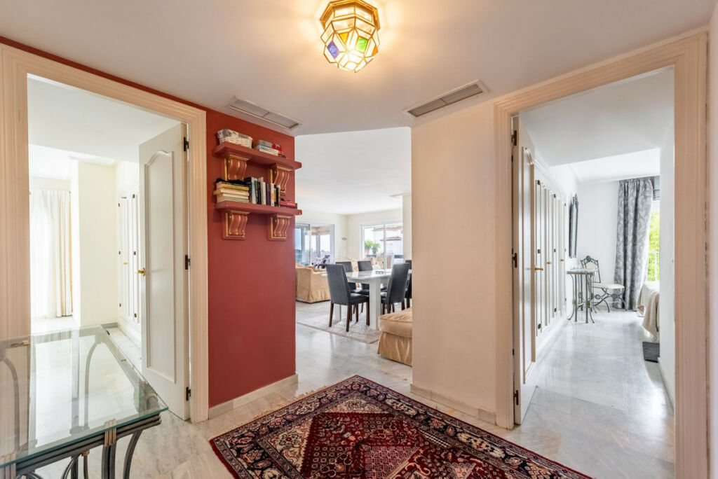 Middle Floor Apartment Bel Air Málaga - image 4