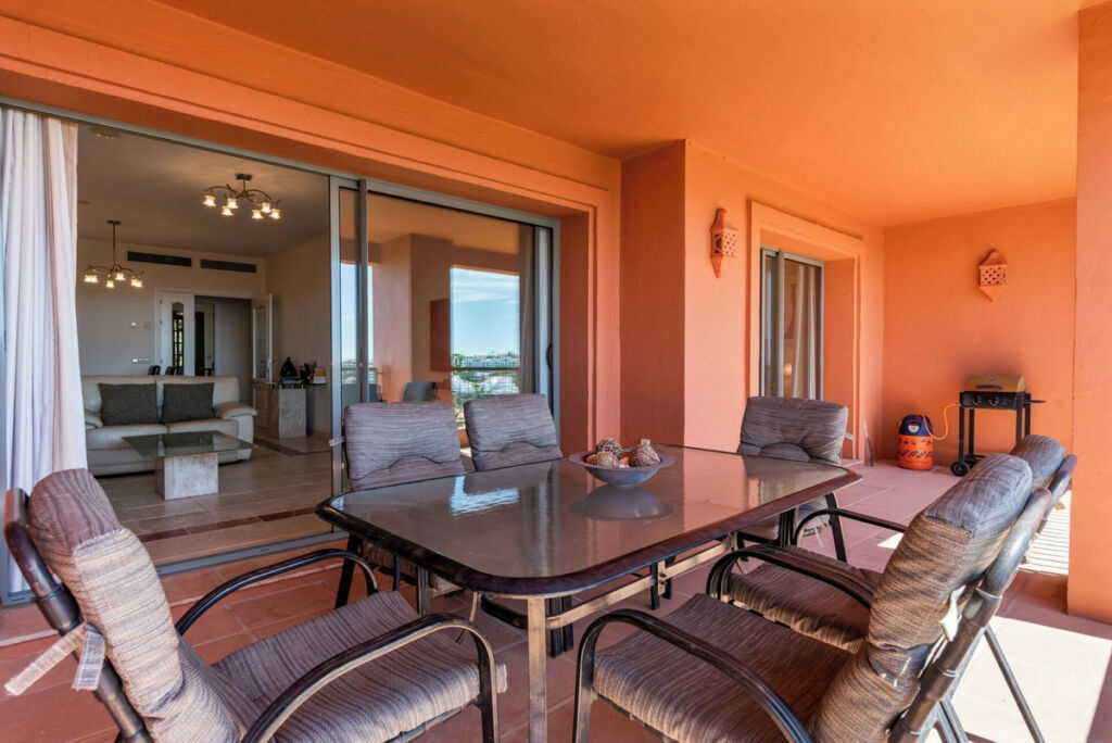 Middle Floor Apartment Los Flamingos Málaga - image 4