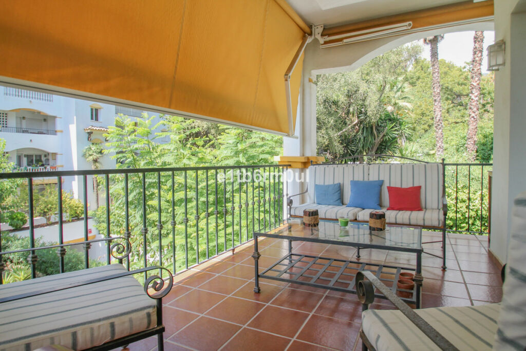 Middle Floor Apartment The Golden Mile Málaga - image 4