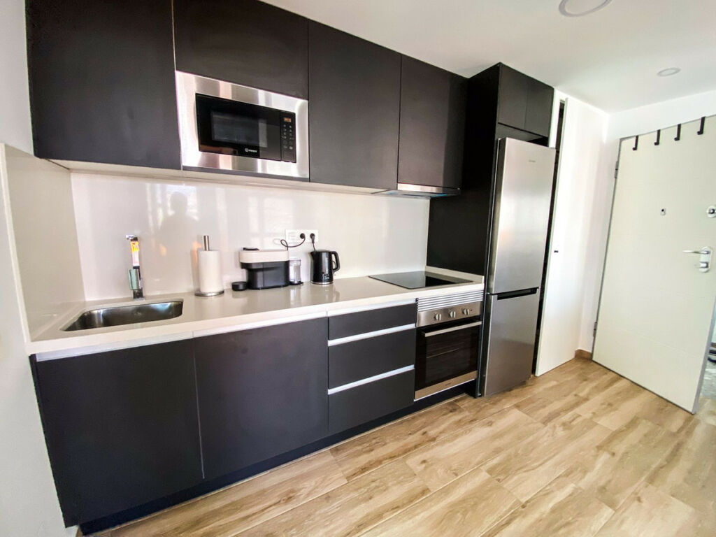 Middle Floor Apartment Torrevieja Alicante - image 4