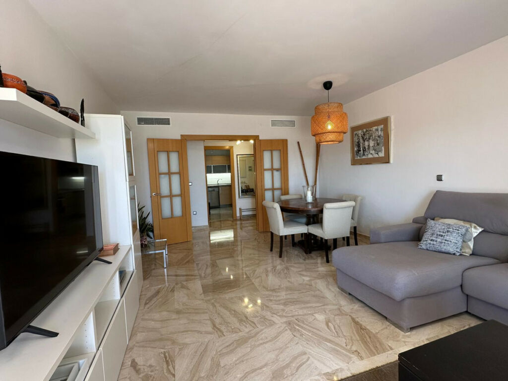 Middle Floor Apartment Doña Julia Málaga - image 4