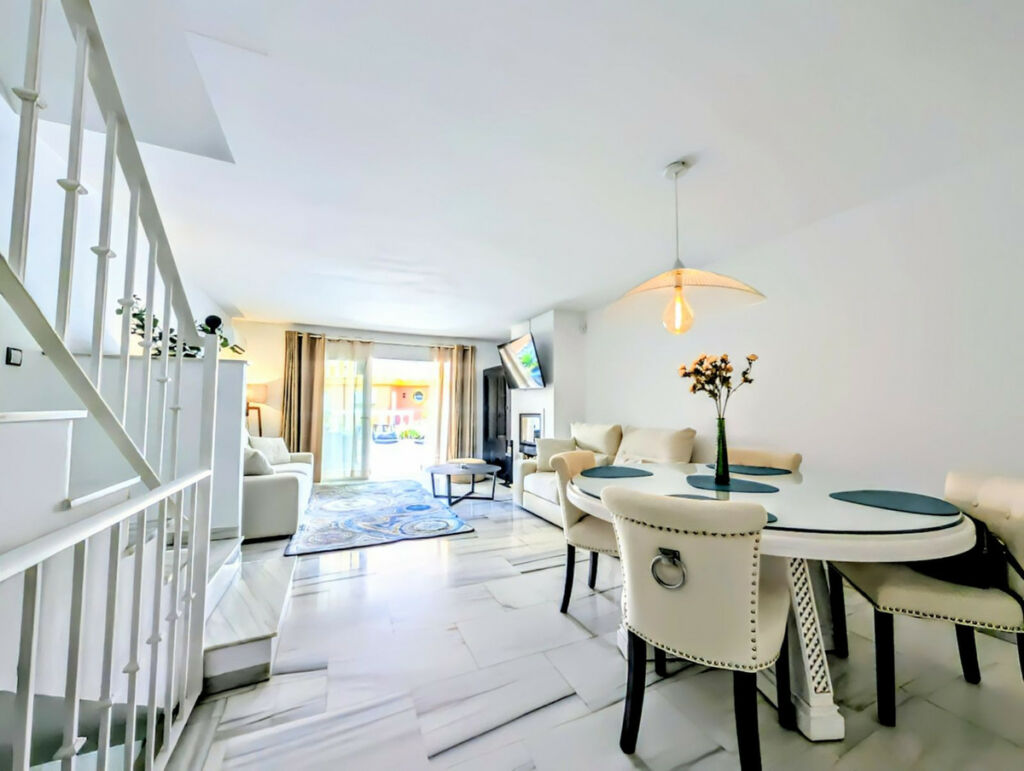 Townhouse Atalaya Málaga - image 4