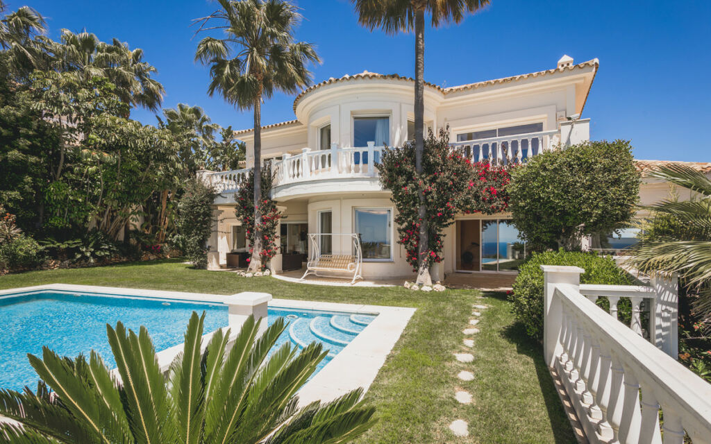 Detached Villa Altos de los Monteros Málaga - image 4