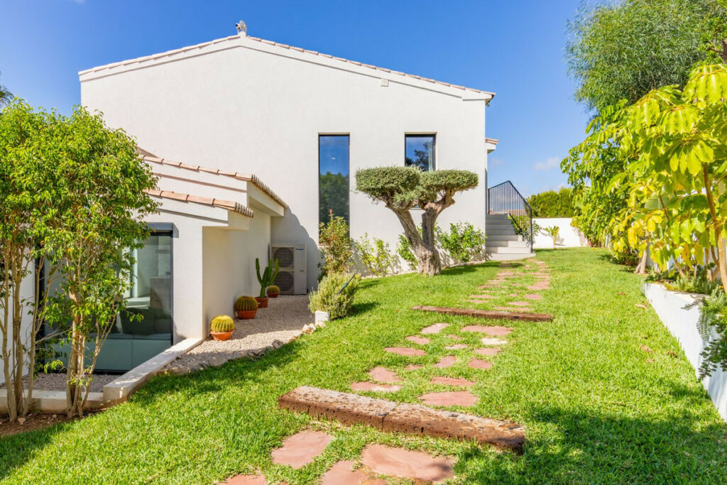 Detached Villa Cumbre del Sol Alicante - image 4