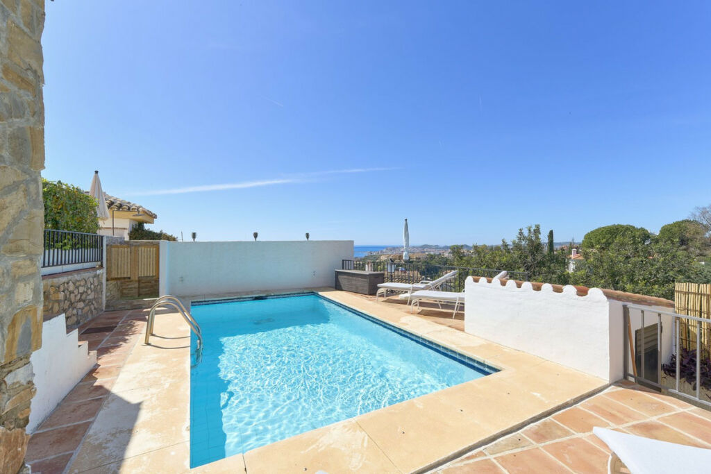 Detached Villa Fuengirola Málaga - image 4