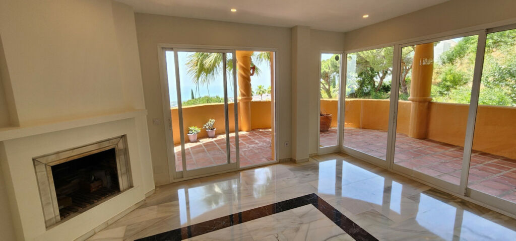 Middle Floor Apartment Calahonda Málaga - image 4