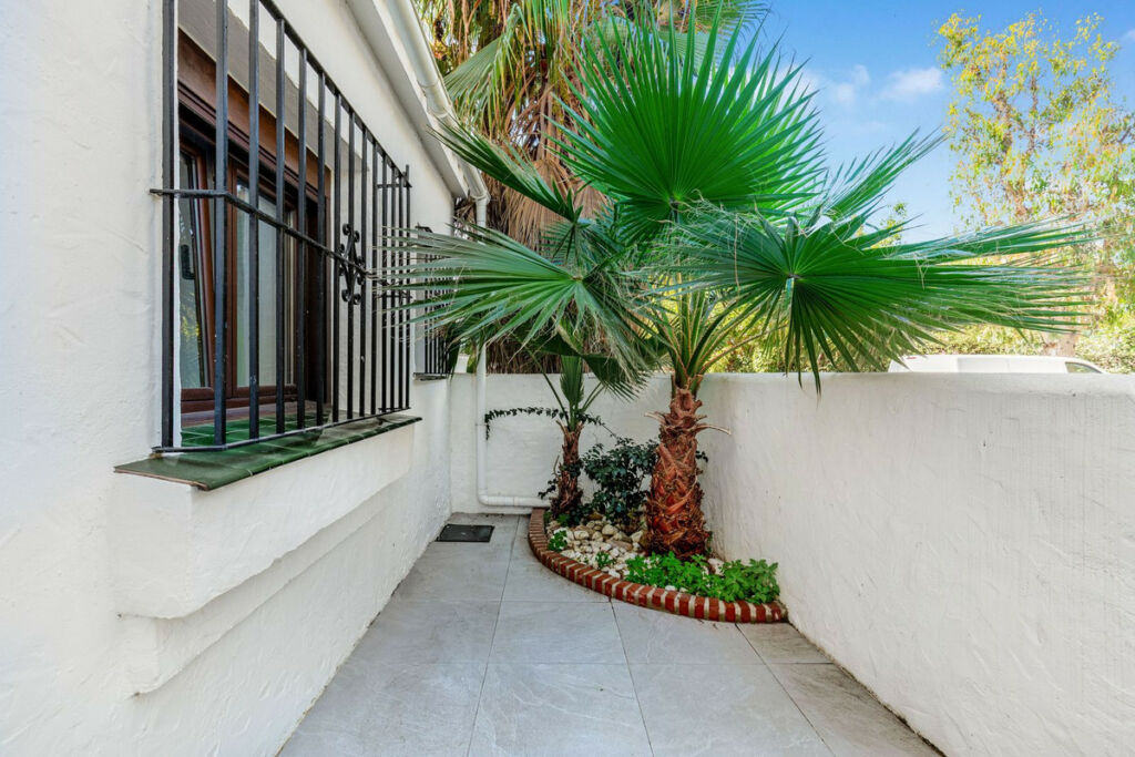 Ground Floor Apartment Puerto Banús Málaga - image 4