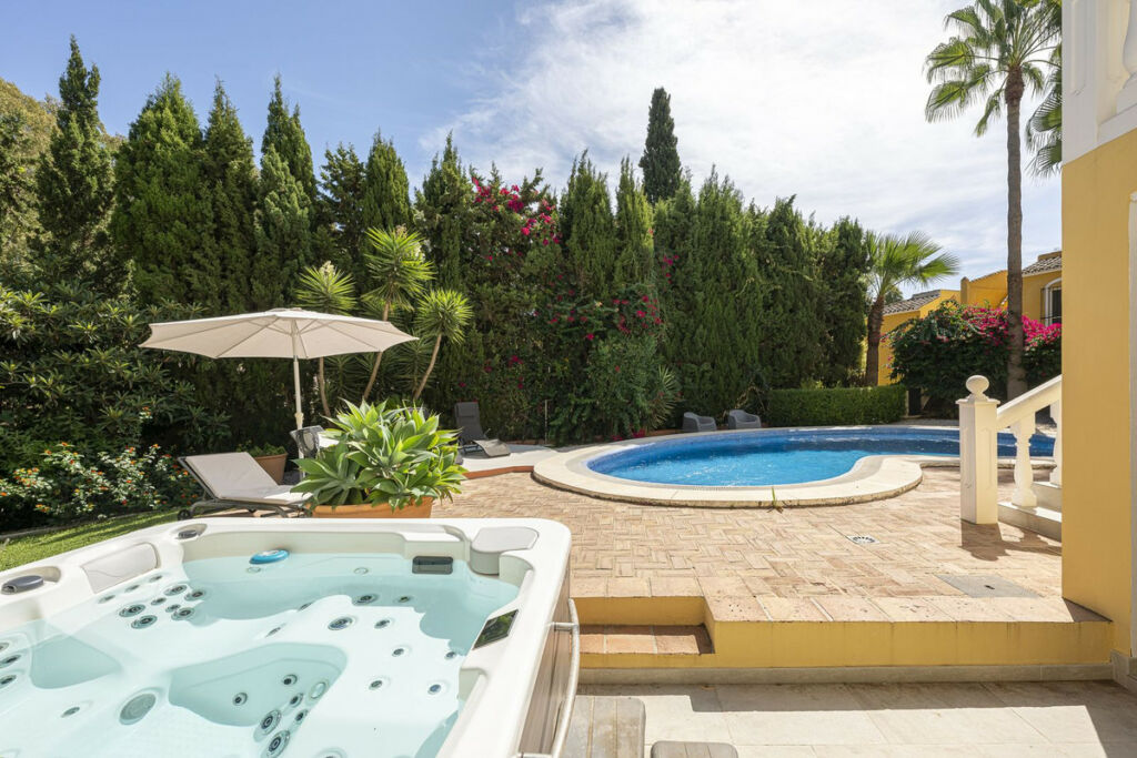Detached Villa Calahonda Málaga - image 4