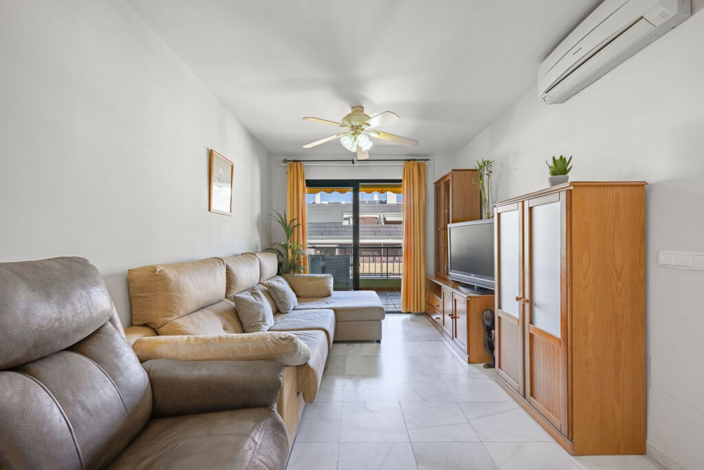 Middle Floor Apartment Fuengirola Málaga - image 4